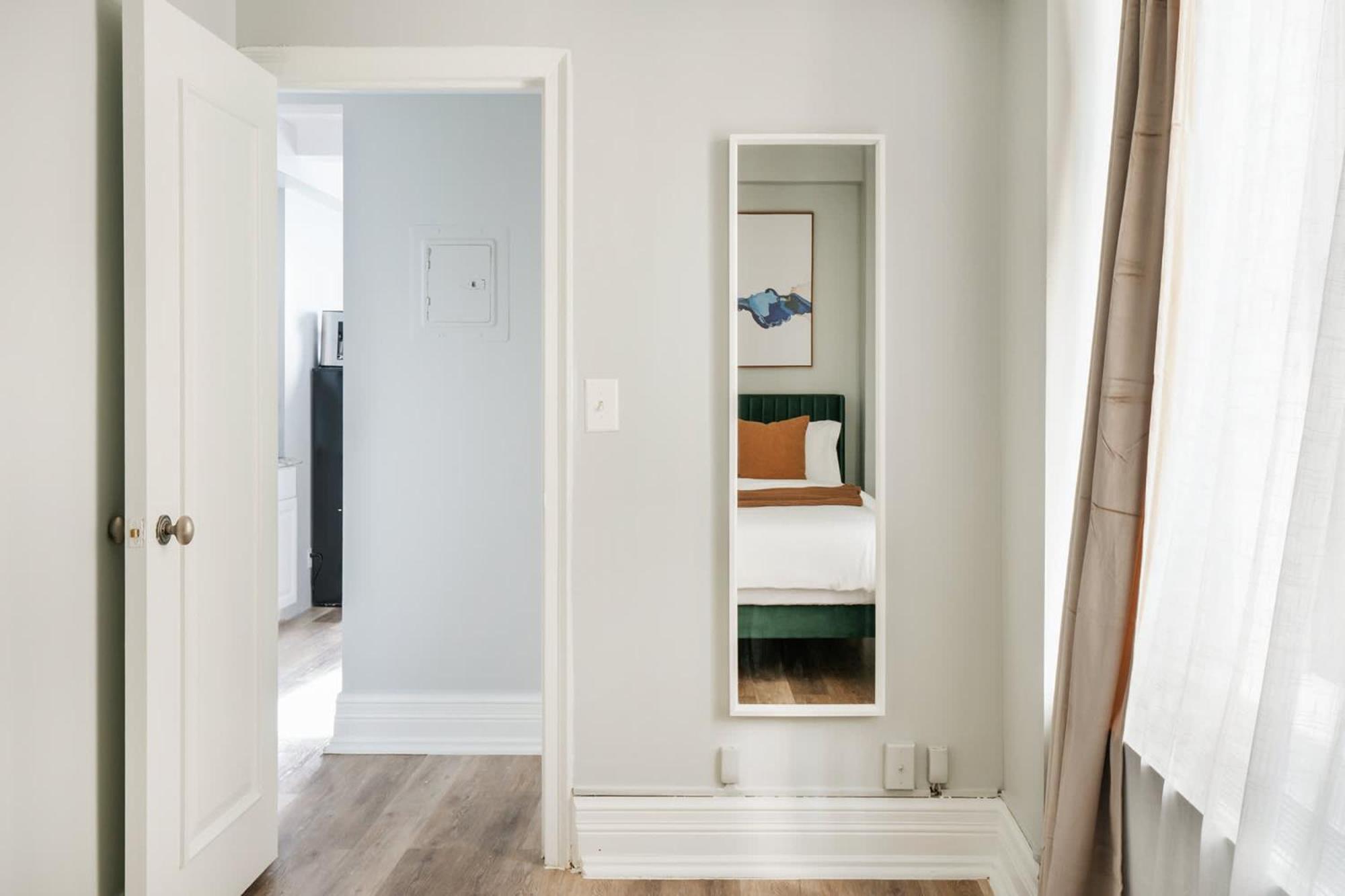 73-608 New 1br 1bth Uws Doorman Gym Appartement